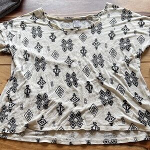 Empyre Black and Cream Geometric Short Sleeve Top